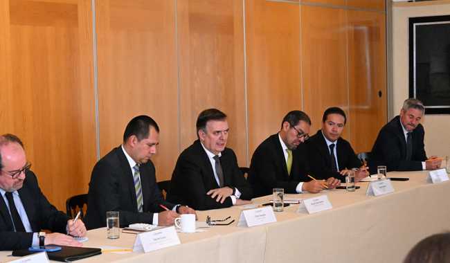 Se reúne el secretario de Economía con la Asociación Mexicana de la Industria Automotriz