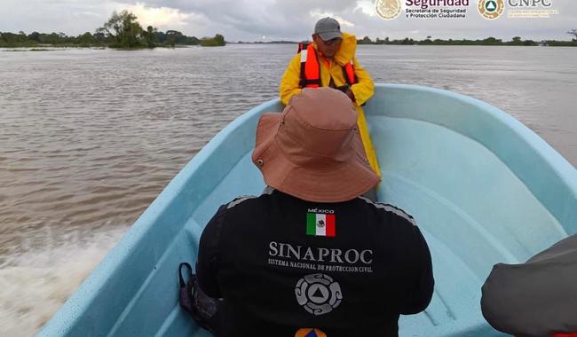 Autoridades brindan atención y distribuyen ayuda humanitaria por vía aérea y fluvial a las comunidades más vulnerables de Veracruz
