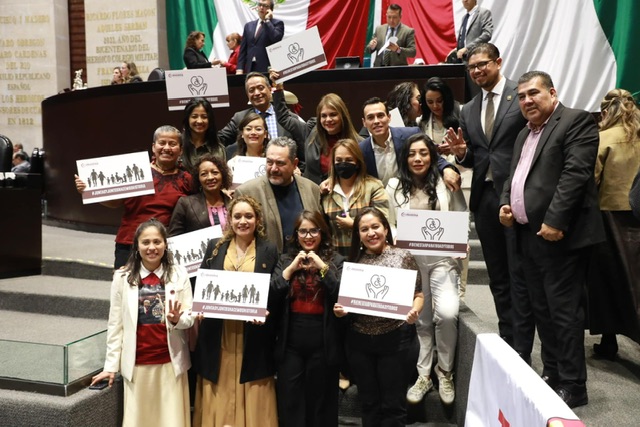 Diputadas y diputados de Morena celebran la inclusión de programas sociales en la Constitución