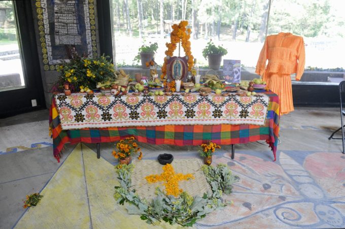 Exhibe Cepanaf Ofrendas de Día de Muertos en San Felipe del Progreso, corazón del pueblo mazahua