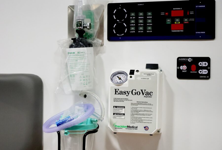 Clara Brugada y Zoé Robledo dan banderazo a mil ambulancias del IMSS para fortalecer la atención médica