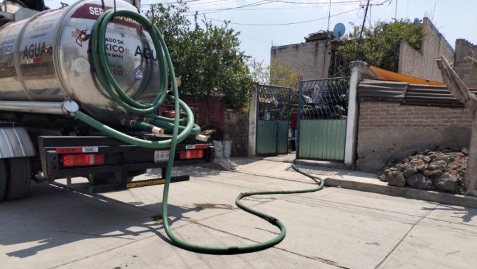 Suministra Gobierno del EdoMex agua potable a más de 190 mil mexiquenses a través de camiones tipo cisterna