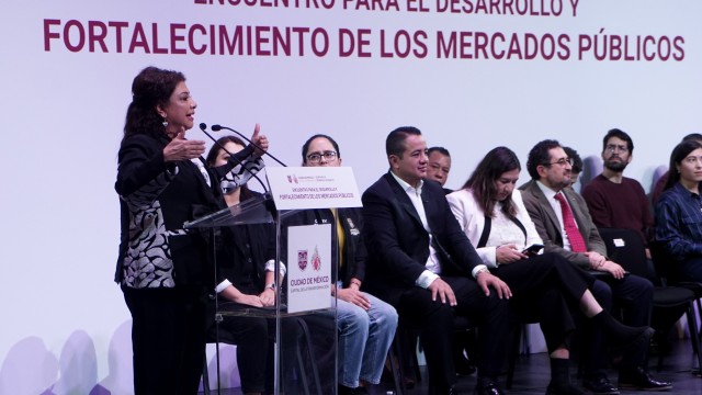 Los mercados públicos deben ser el motor de la economía de esta ciudad y se les destinarán recursos públicos para lograrlo: jefa de Gobierno Clara Brugada