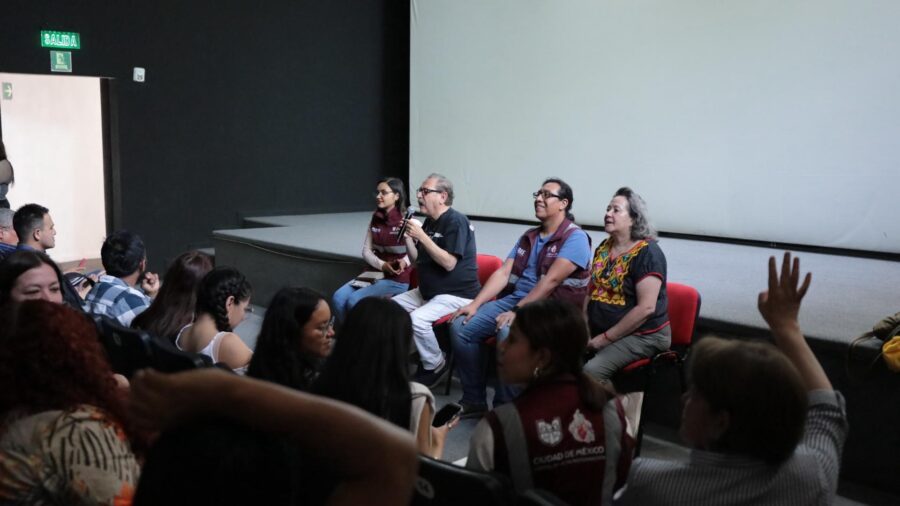 Promueven Fondo de Cultura Económica y PILARES lectura con donación de cinco mil libros