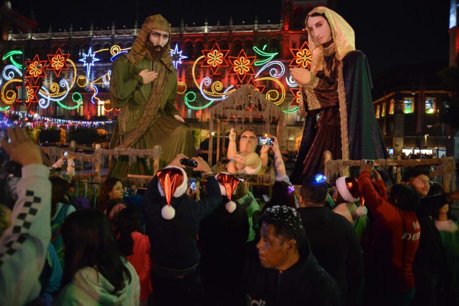 Miles de personas visitan al Niño Dios más grande del mundo