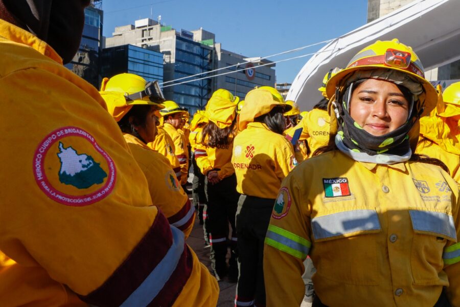Jefa de Gobierno, Clara Brugada, da inicio a campaña de combate a incendios forestales y reconoce a brigadistas que atienden esas conflagraciones