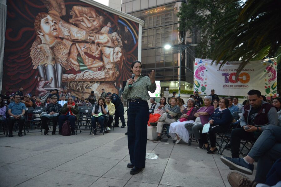 Gobierno capitalino rinde cuentas y escucha a vecinos de la colonia San Rafael durante asamblea informativa