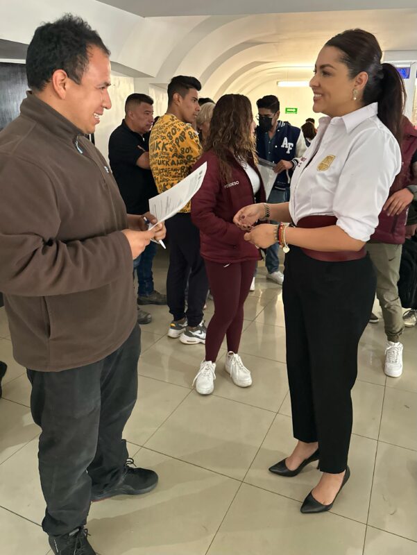 Encabeza titular de Fondeso tercer entrega de más de 7 millones de pesos en créditos para los Negocios de la Capital