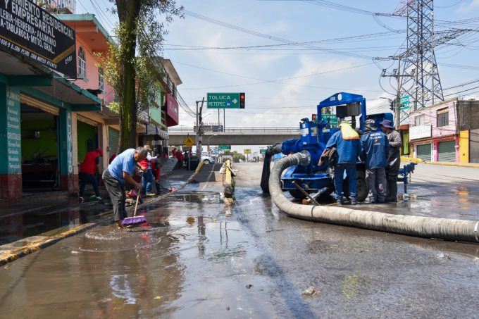 Gobierno del EdoMex implementa limpieza profunda en calles y casas de San Mateo Atenco afectadas por las lluvias intensas