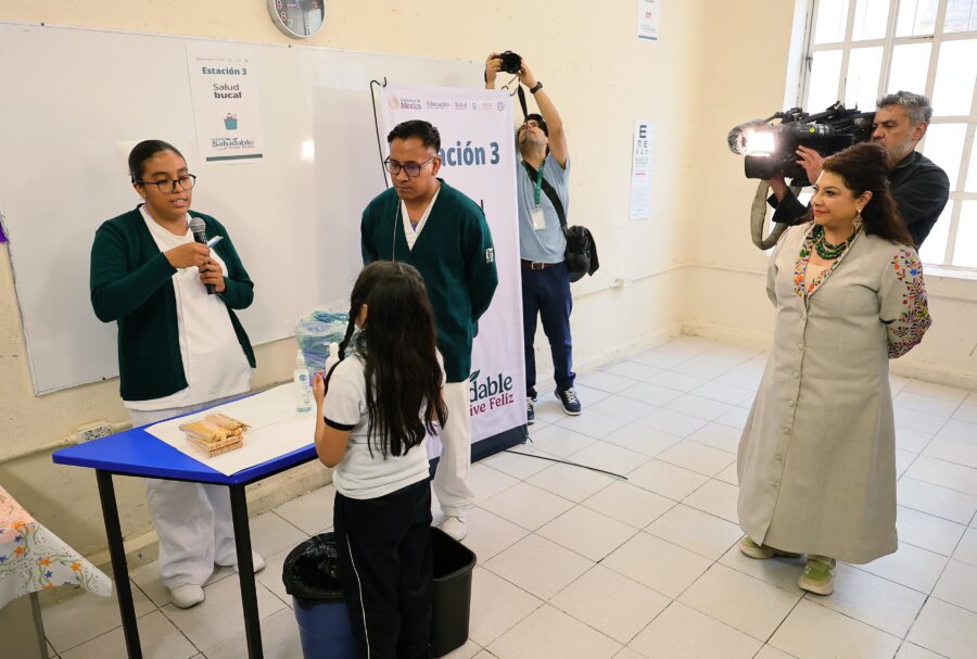 Las escuelas públicas se transformarán en espacios de salud preventiva, destaca jefa de Gobierno Clara Brugada