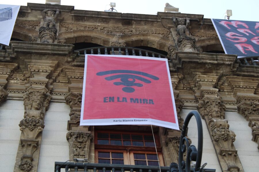 Presenta Gobierno de la Ciudad de México exposición contra la violencia de género en la fachada del ayuntamiento