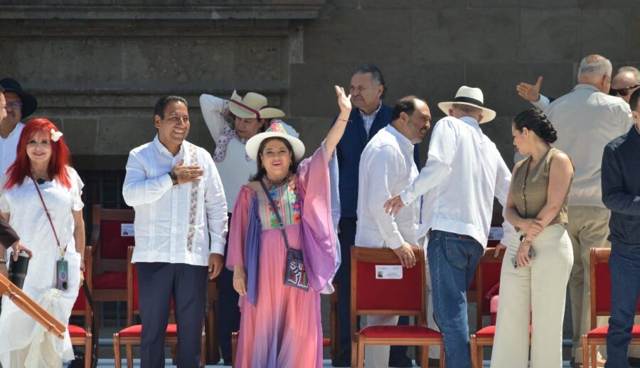 “¡Tenemos mucha presidenta!”, asegura jefa de Gobierno Clara Brugada al acompañar a la presidenta Claudia Sheinbaum en su Asamblea Informativa por la Soberanía