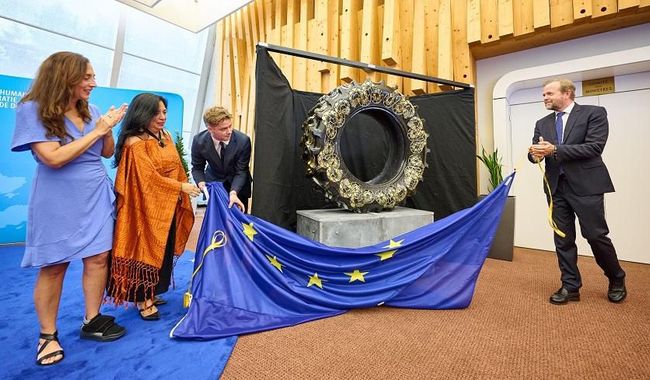 Dona México obra de arte al Consejo de Europa en conmemoración del 25º aniversario de nuestro país como Estado Observador