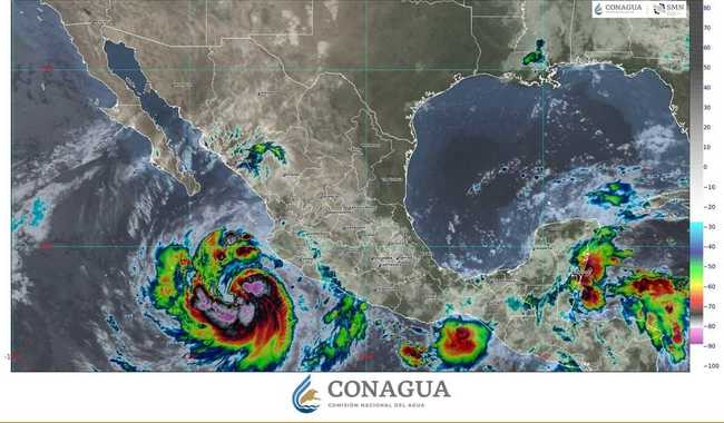El huracán Priscilla se localiza a 390 km al sur-suroeste de cabo Corrientes, Jalisco