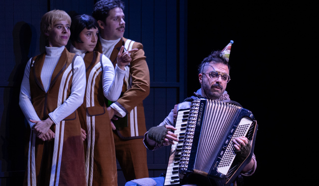 OSO POLAR DECAPITADO, UNA APUESTA ESCÉNICA DE CIENCIA FICCIÓN, HUMOR Y MELANCOLÍA