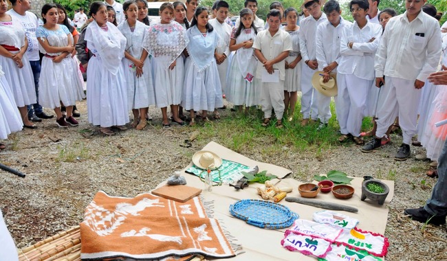 LA UCUVI Y EL CONAFE FIRMAN CONVENIO PARA EL FORTALECIMIENTO LAS LENGUAS Y CULTURAS INDÍGENAS EN ALTO RIESGO DE DESAPARICIÓN