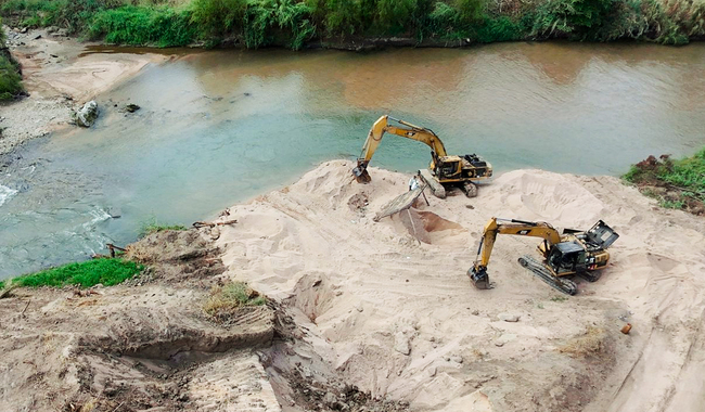 Profepa clausura actividades de extracción ilegal de material pétreo y asegura maquinaria en el río Suchiapa, en Chiapas