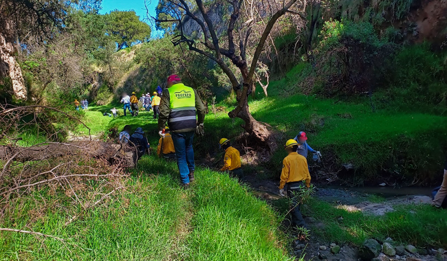Ciudadanía y autoridades llevan a cabo jornada de limpieza en Barranca Las Armas, del río Atoyac, en Tlaxcala